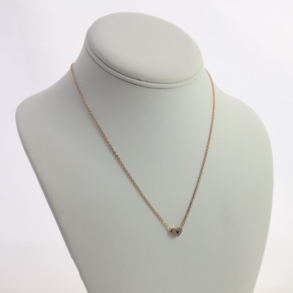 Jewelry necklace alphabet letter V rose gold tone heart love minimalist dainty - Picture 2 of 5